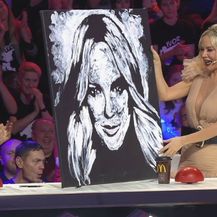 Maja Šuput dobila je poklon iznenađenja (Foto: Supertalent)