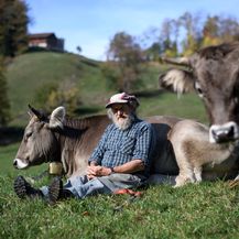 Švicarski farmer Armin Capaul, koji je pokrenuo referendumsku inicijativu za očuvanje kravljih rogova (Foto: AFP)