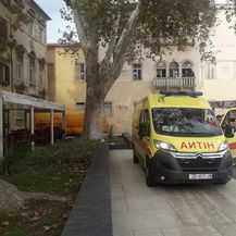 Muškarac u Zadru prijeti da će se baciti sa zgrade (Foto: Zadarski.hr) - 2