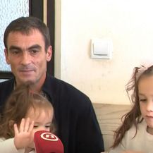Mateo Torić sa svojom djecom - 2
