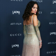 Salma Hayek na gala događanju LACMA u zavodljivoj haljini modne kuće Gucci - 2