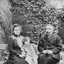 Marie i Pierre Curie s kćerkom Irene 1904. godine