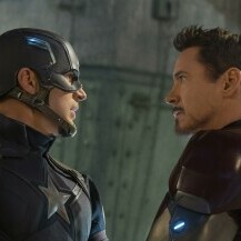 Chris Evans najpoznatiji je po ulozi Kapetana Amerike (na slici s Iron Manom Robertom Downeyjem Jr.-om)