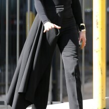 Jennifer Aniston u hlačama modne kuće Alexander McQueen
