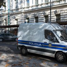 Privođenje osobe osumnjičene za ubojstvo u naselju Prečko - 4