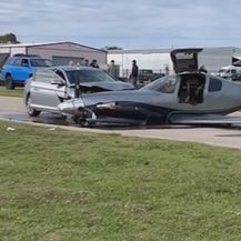 Avion izletio s piste i zabio se u automobil - 4