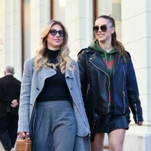 Kombinacija s midi suknjom