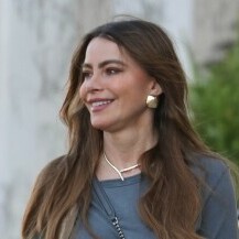 Sofia Vergra nosi Sketchers tenisice - 5