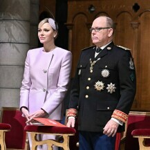 Princeza Charlene u ljubičastom odijelu