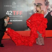 Sharon Stone u couture haljini Tonya Warda - 4