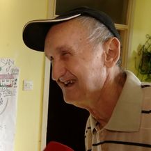 Miško pokazuje crtež doma kojeg sanja (Foto: Dnevnik.hr)