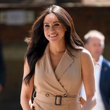 Meghan Markle u haljini brenda Banana Republic