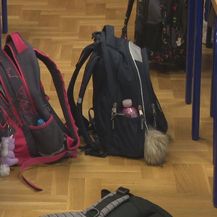 Školske torbe na podu (Foto: Dnevnik.hr)