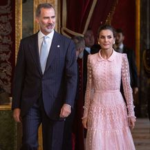 Kraljica Letizia u ružičastoj \'bombon\' haljini španjolskog dizajnera Felipea Varela - 1