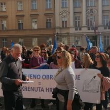 Štrajkaši pred Vladom (Foto: Dnevnik.hr)