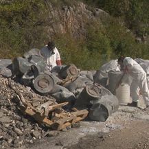 Uklanjanje bačvi s karabitom (Foto: Dnevnik.hr) - 3