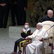 Uporni dječak dobio papinu kapicu - 3