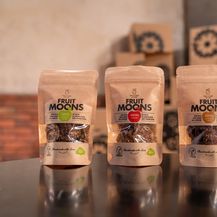 Fruit Moonsi Jelenin su glavni proizvod