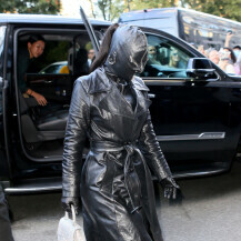 North West s kožnatom maskom na licu po uzoru na mamu Kim Kardashian - 4