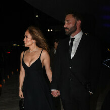Jennifer Lopez u crnoj Chanel haljini