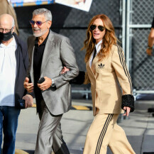 Julia Roberts u bež odijelu Gucci Adidas - 2