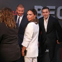 Victoria Beckham za premijeru je odjenula bijelo odijelo