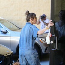 Jennifer Lopez u vrećastom kombinezonu - 4