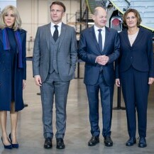 Brigitte Macron, Emmanuel Macron, Olaf Scholz i Britta Ernst