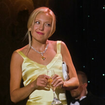 Žuta haljina dizajnerice Caroline Herrere koju je Kate Hudson nosila u filmu 'Kako se riješiti frajera u 10 dana' - 7