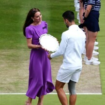 Catherine Middleton ove je godine na Wimbledonu tradicionalnu uručila trofej pobjedniku Novaku Đokoviću