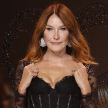 Carla Bruni na reviji 'Victoria's Secret'