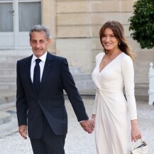 Carla Bruni i Nicolas Sarkozy ne mare za centimetre