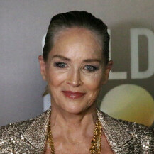 Sharon Stone u platformama i odijelu - 4