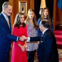 Kralj Felipe VI. i kraljica Letizia u društvu princeze Leonor i infante Sofije na primanju