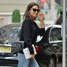 Katie Holmes u poderanim trapericama - 1