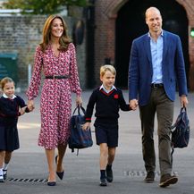 Catherine Middleton i princ William na prvi dan škole s princezom Charlotte i princem Georgeom