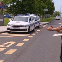 Policija zaustavlja (Foto: Dnevnik.hr)