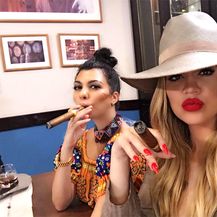 Khloe i Kourtney Kardashian (Foto: Instagram)