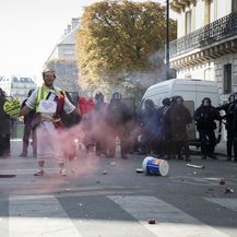 Sukob policije i žutih prsluka u Parizu (Foto: AFP)