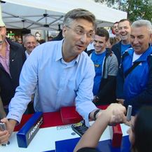 Obaranje ruku s premijerom (Foto: Dnevnik.hr)
