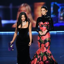 Kendall Jenner i Kim Kardashian (Foto: AFP)