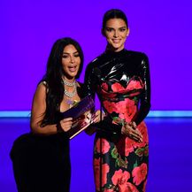 Kim Kardashian i Kendall Jenner (Foto: AFP)