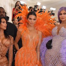 Kim Kardashian i Kendall Jenner (Foto: AFP)