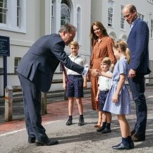Princ George i Louis te princeza Charlotte za prvi dan škole - 4