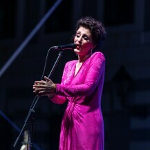 Doris Dragović u ružičastoj haljini