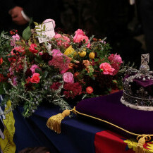 Cvijeće na lijesu kraljice Elizabete pomno je birano i ima posebno značenje - 4
