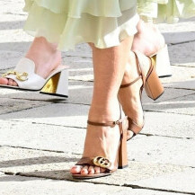 Salma Hayek nosi sandale modne kuće Gucci