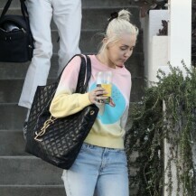 Miley Cyrus s torbom Icare modne kuće Saint Laurent