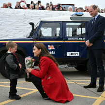 Catherine Middleton nosi crveni kaput brenda LK Bennet, model Spencer