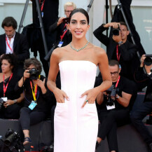 Rocio Munoz Morales u haljini s džepovima na 80. Venecijanskom filmskom festivalu